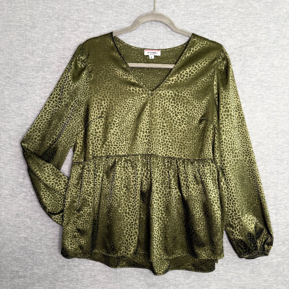 Andree by Unit size Large in a rich olive satin with subtle animal print texture